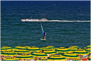 “快艇冲浪：速度、力量与技术的融合，马鞍山赛场极限对决”