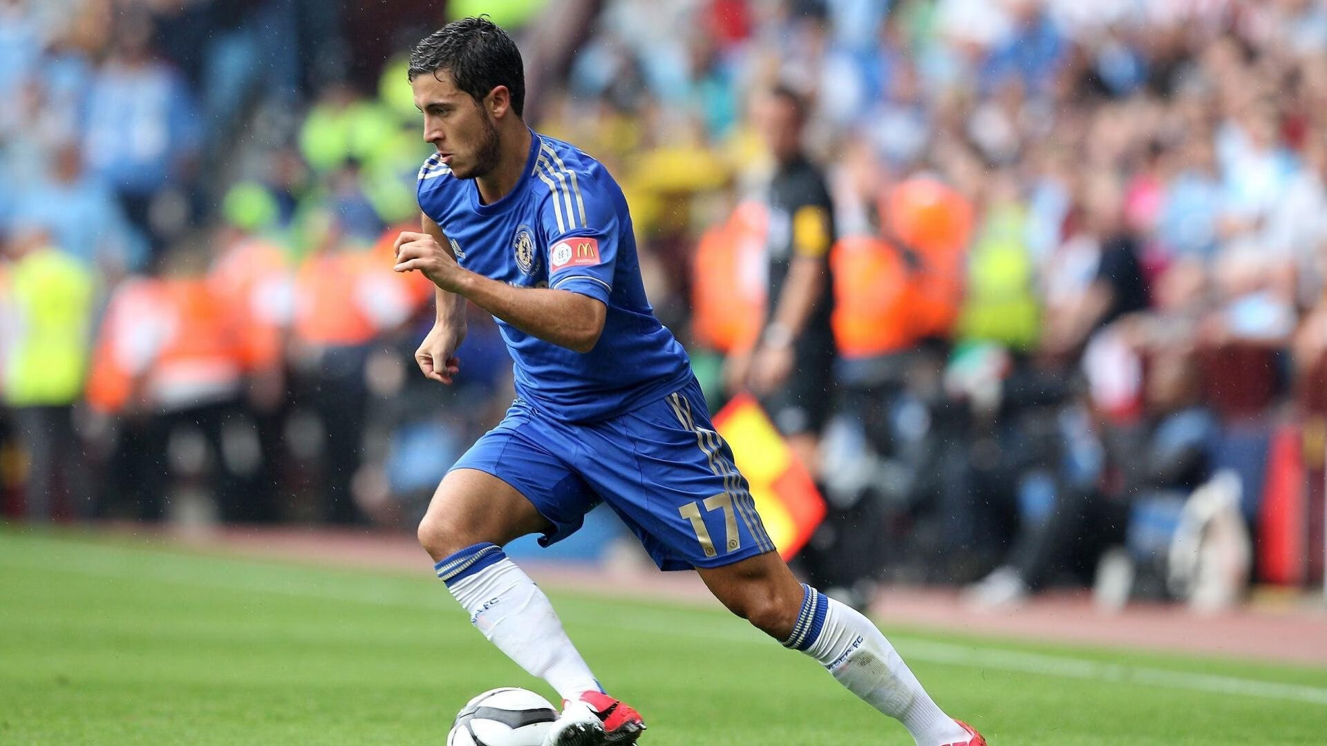 “马科斯·莫奇的灵活防守与精准突破，为阿根廷美洲狮队铺平胜利之路”