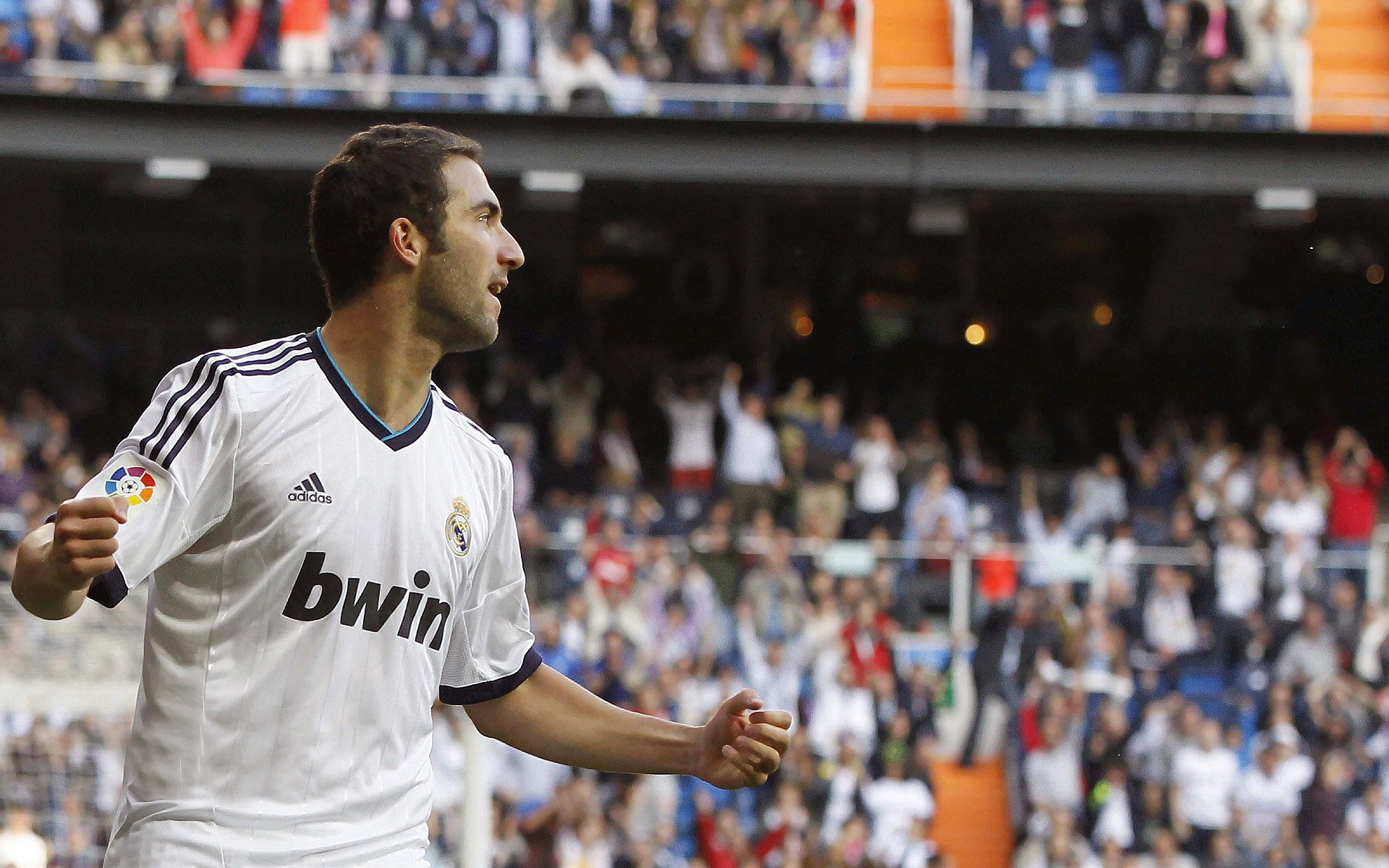 “费尔南多·比亚尔巴的球场全能表现，阿根廷美洲狮队的未来支柱”